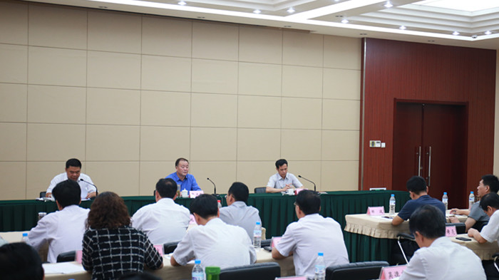 学校召开安全稳定工作会议.jpg